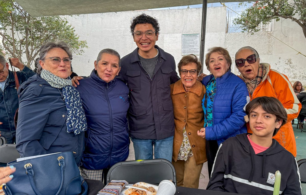 ChrisQuintanaMx's tweet photo. Gracias por la cálida bienvenida y la amena convivencia en su Tarde Bohemia del grupo de adultos del Fraccionamiento Bellavista Satélite #Tlalnepantla. ¡Disfruté como siempre de su compañía y actividades, lleno de grandes momentos que siempre llevaré en mi corazón! https://t.co/pXNF2GNCUu