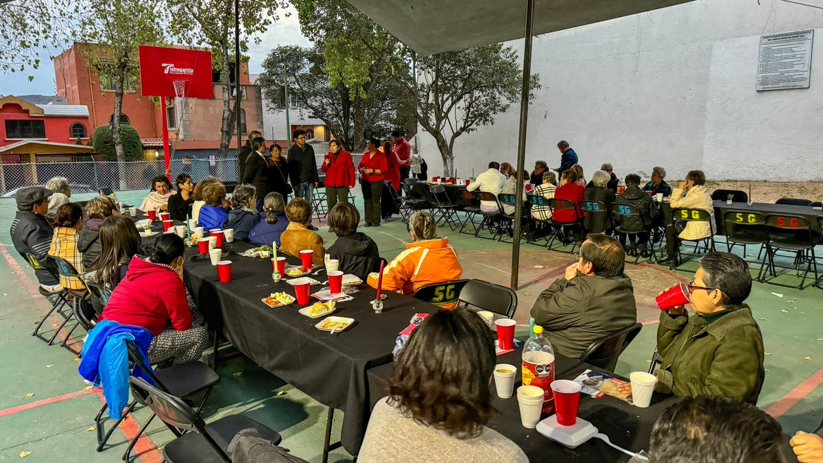 ChrisQuintanaMx's tweet photo. Gracias por la cálida bienvenida y la amena convivencia en su Tarde Bohemia del grupo de adultos del Fraccionamiento Bellavista Satélite #Tlalnepantla. ¡Disfruté como siempre de su compañía y actividades, lleno de grandes momentos que siempre llevaré en mi corazón! https://t.co/pXNF2GNCUu