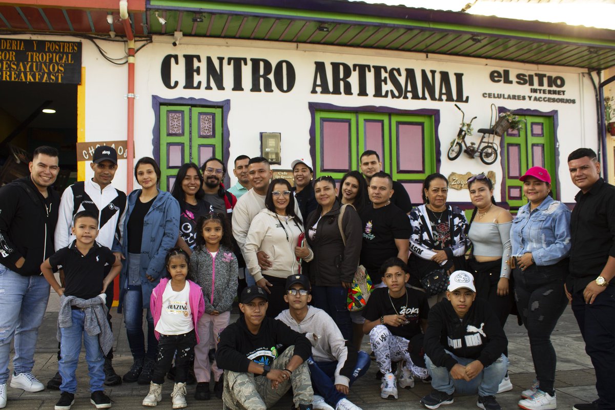 estefania951102's tweet photo. #momentosquealegraneldia https://t.co/QzLAxJHTgh