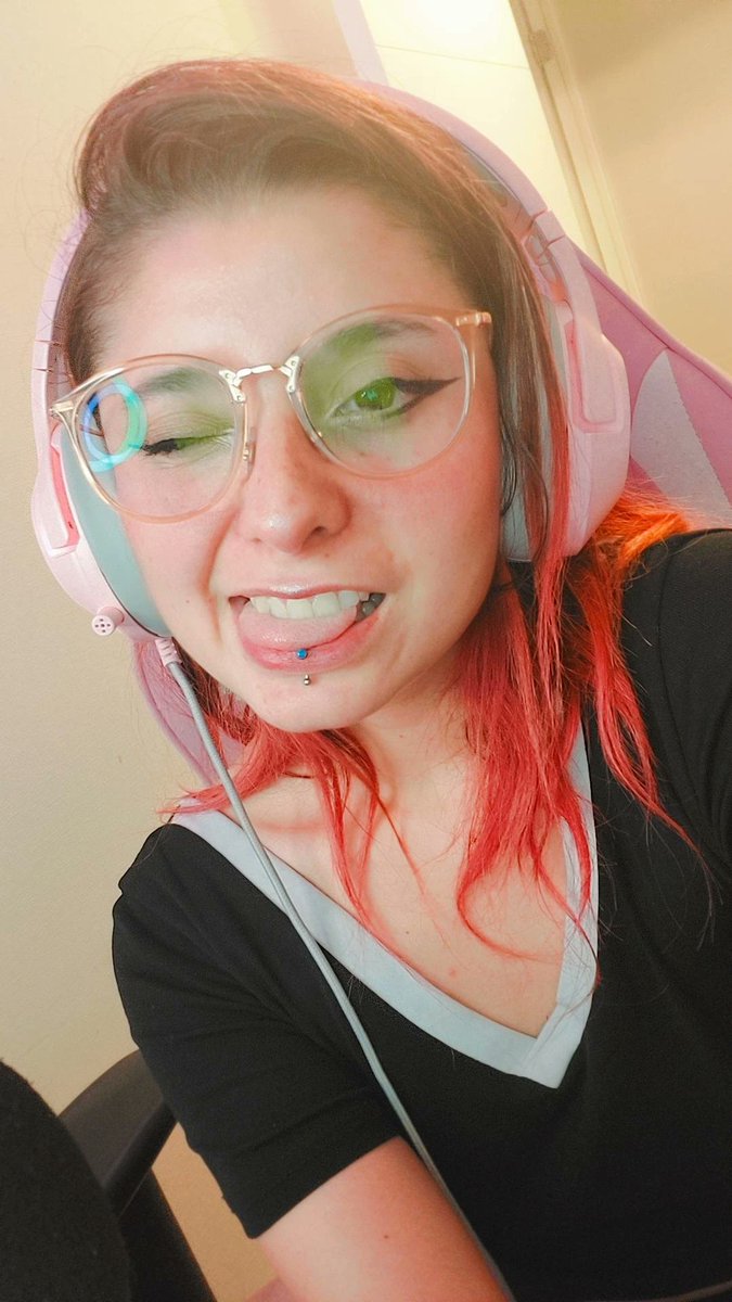 Hoy stream benéfico para apoyar a la v región!!! Además daremos a los ganadores de la rifa ❤️‍🩹✨️ y tendremos metitas de donación para regalar aún más cosas! Twitch.tv/carowiza