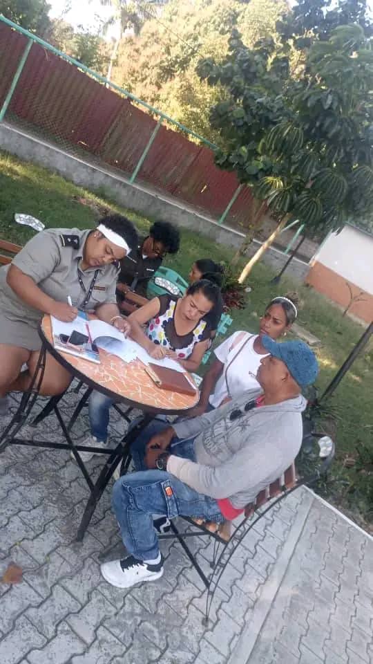 YanetHzP's tweet photo. Ferias de empleo en todos los municipios de #LaHabanaDeTodos marcaron la jornada de este viernes.
Una gran oportunidad para que jóvenes y población en general se integren al mundo laboral, una necesidad de país. 
#CubaViveYTrabaja
#GenteQueSuma https://t.co/M1rkuzerxY
