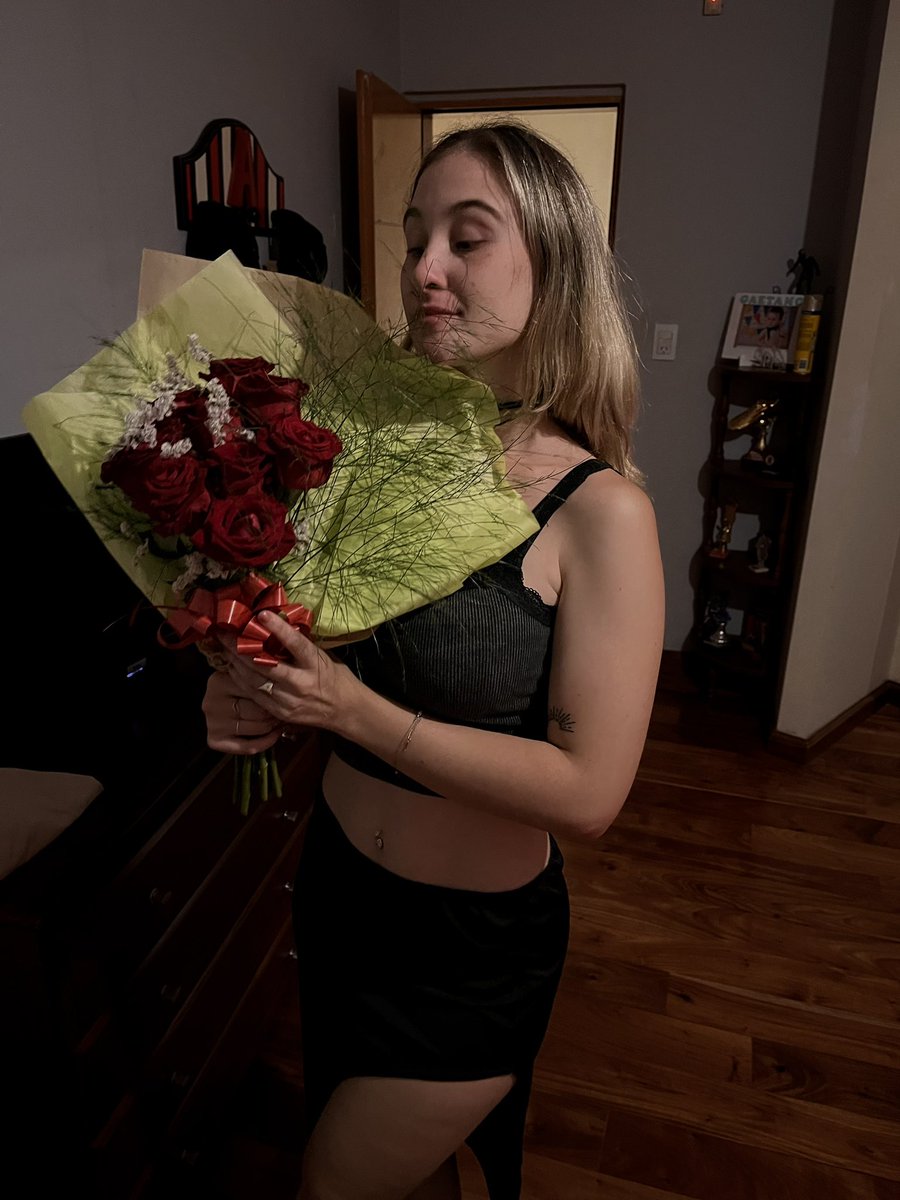 adogomez___'s tweet photo. Mi novia nunca va a ser espectadora💐💘💘💘 https://t.co/vomsO7jpWY