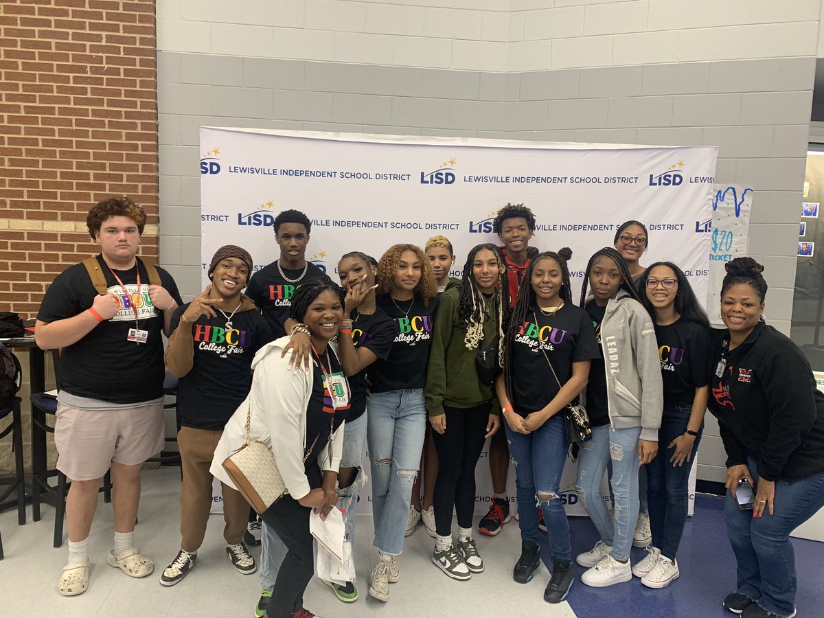 ChantellUpshaw's tweet image. Thank you Mr. Clark-Atlanta for brining the energy at today’s #LISDHBCU College Fair!