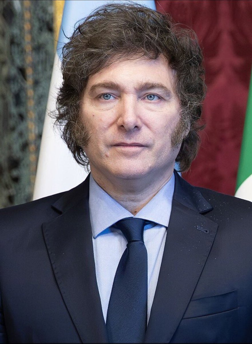 FranciscaBadar1's tweet photo. 🚨 ÚLTIMAS NOTÍCIAS: Grande VITÓRIA ECONÔMICA de Milei e dos argentinos. A Argentina atinge um superávit financeiro de 576 milhões de euros pela primeira vez em 12 anos. Em apenas 1 mês de governo de Milei e de parar de roubar, as boas notícias já estão começando. 🇦🇷 Você apoia essa bomba? 🔥