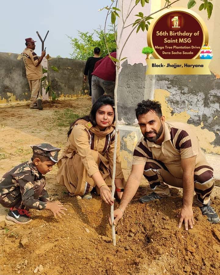 KhanUpasana's tweet photo. Dera Sacha Sauda is making a huge difference in decreasing the pollution by organising Cleanliness campaigns now and then in different cities, villages. These cleanliness campaigns are organised under the 'Nature Campaign' initiated by Saint Gurmeet Ram Rahim Ji
#GiftOfTrees https://t.co/OBiSEuzfPJ