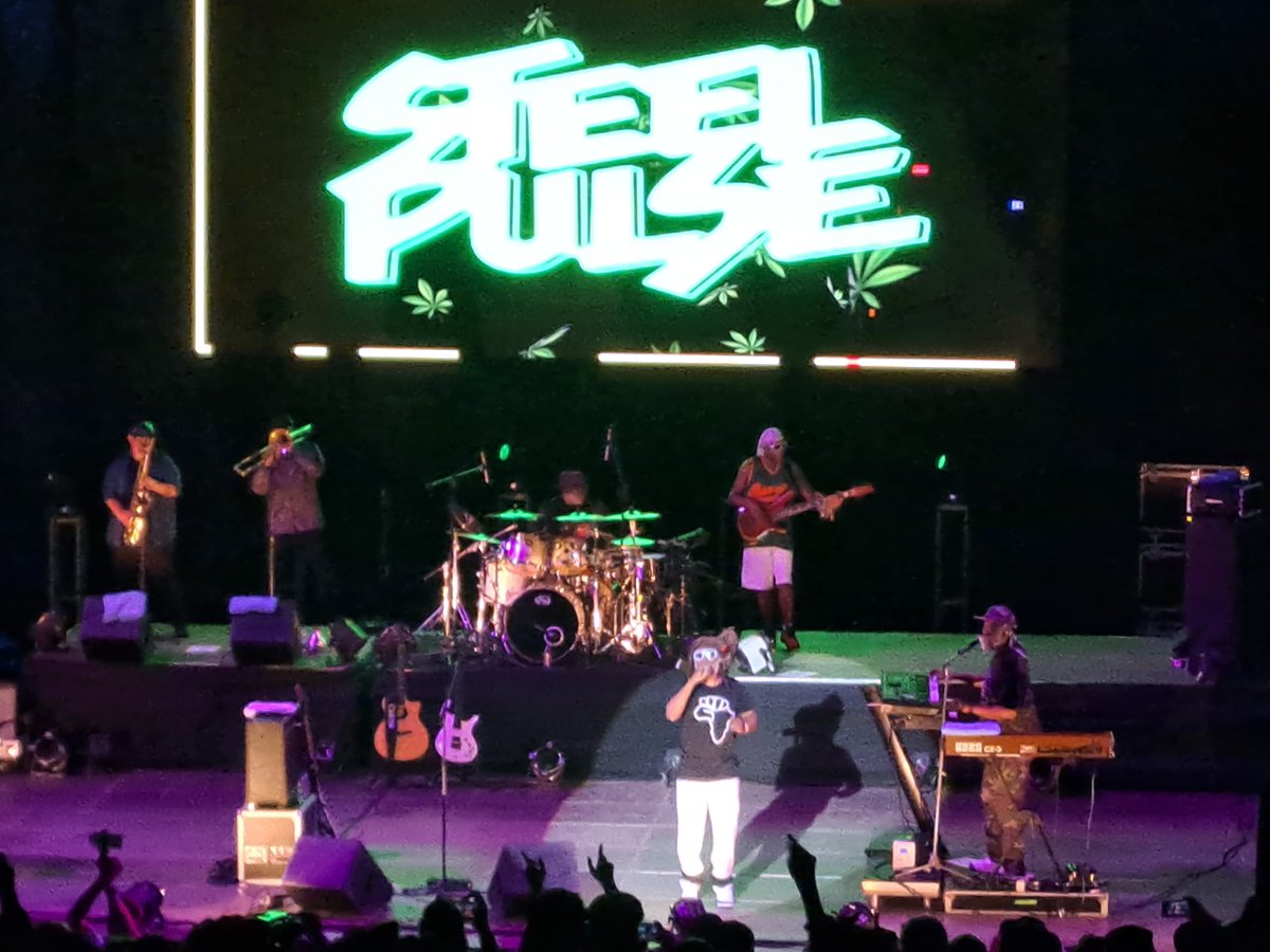 Con mi brujita mística favorita <a href="/yosoylilibeth/">Yo soy Lilith</a> en el concert de <a href="/steelpulse/">Steel Pulse</a>