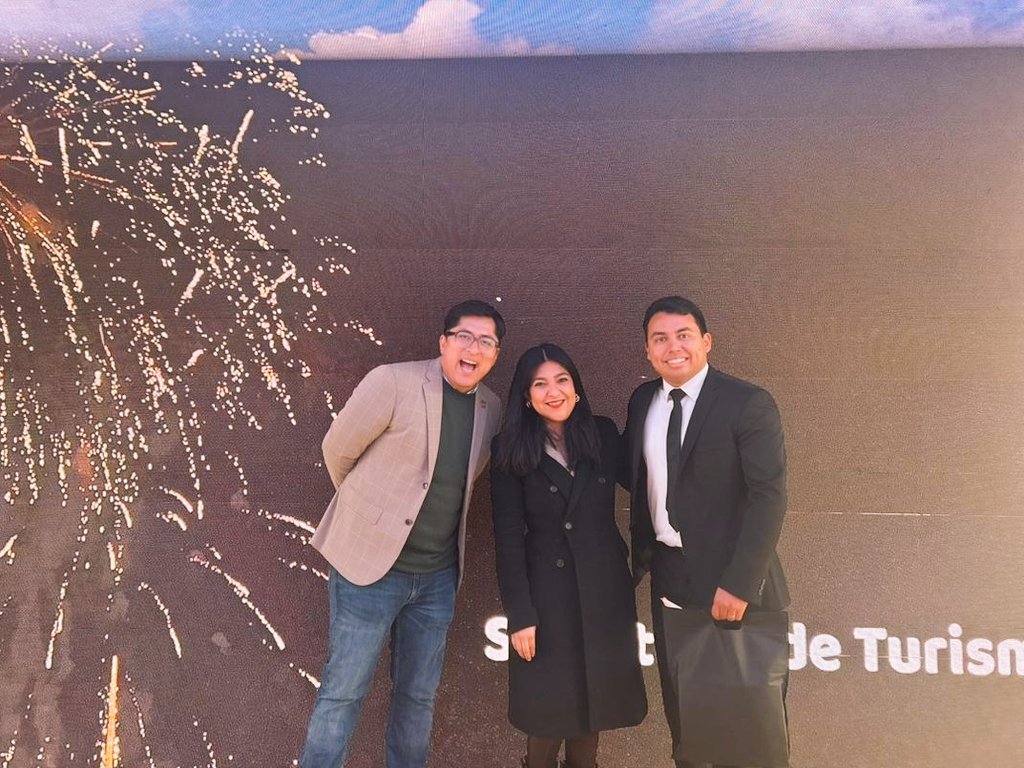 En el #6toInforme de <a href="/diegosinhue/">Diego Sinhue Rodríguez Vallejo</a> tuve la oportunidad de saludar a mis amigos <a href="/ReynaMorales_/">Reyna Morales</a>
Y <a href="/iaguilar94/">Isidro E. Aguilar</a>, con quienes comparto en <a href="/KybernusGto/">Kybernus Guanajuato</a>. 
En estos espacios veo el valor de <a href="/Kybernus/">Kybernus</a> pues en Gto, ha logrado reunir a perfiles que estamos siempre buscando incidir.