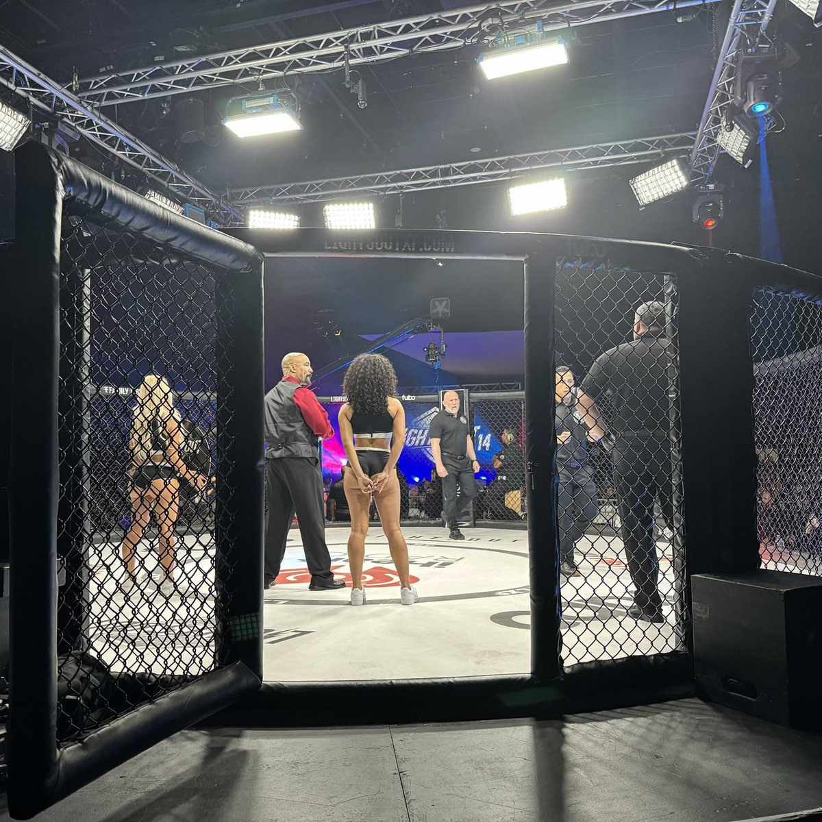 BoltVox's tweet photo. We here! @LightsOutXF #LightsOut14 We are ready to rumble!!! π€ππ€β‘οΈ#CageSide @shawnemerriman @JenniferMills21 @diehardboltclub https://t.co/iPVUVr9HVF