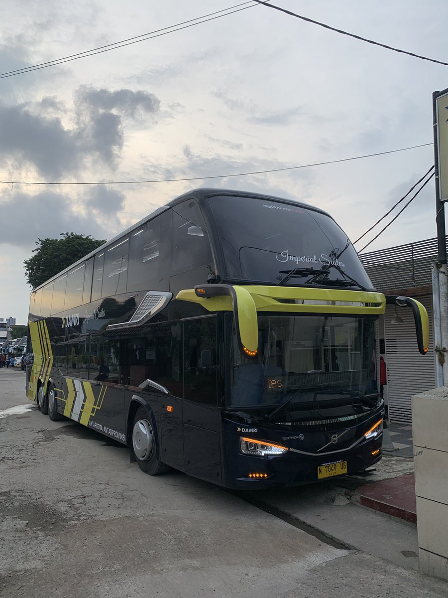 cabeketoprak's tweet photo. Nyobain bis barunya Damri

Jumat 16 Februari 2024

Damri “Imperial Suites”
Jakarta (Kemayoran) - Malang | 18.00
Sleeper Rp595.000 | Royal Class Rp495.000 (Harga Promo via Damri Apps). https://t.co/g1yK7d7eMd