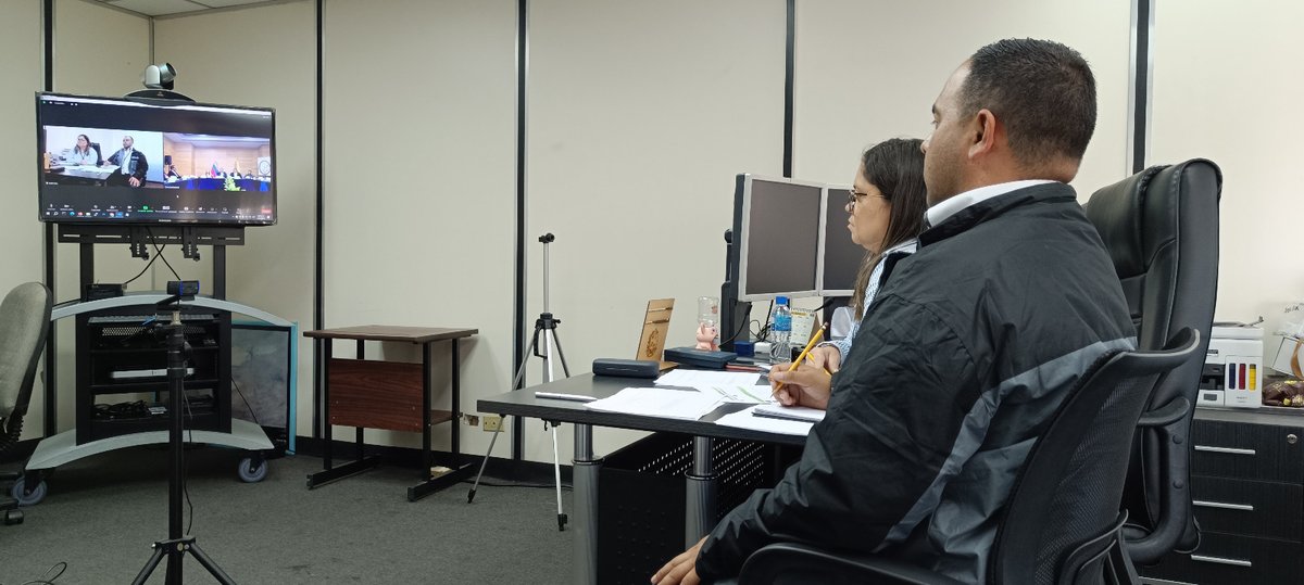 CGRVenezuela's tweet photo. El Encuentro de Contralores Municipales y Estadal de Nueva Esparta fue transmitido vía telemática con la participación de la Dra. Yurvi Niño, directora general de Control de Estados y Municipios de la CGR. https://t.co/Buxokvy7WS