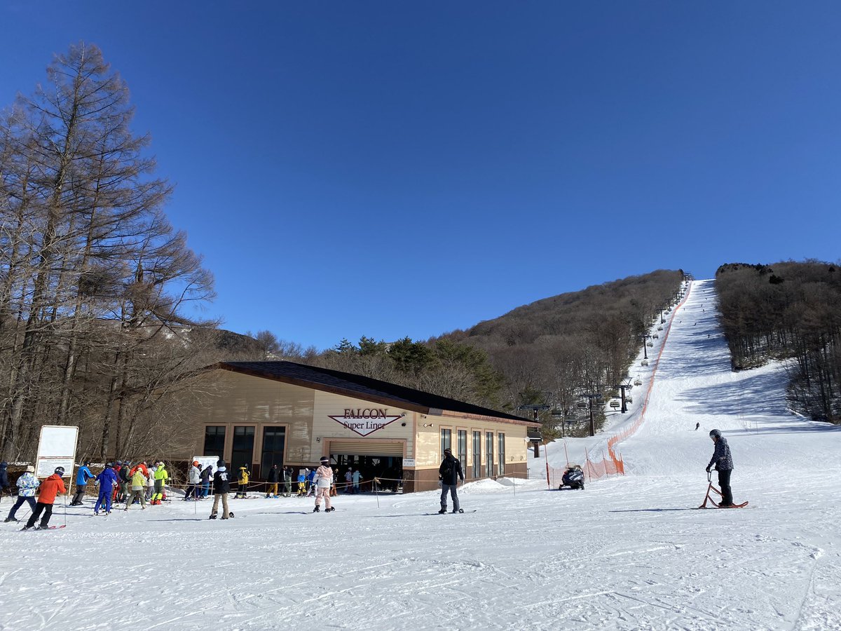 ski_minowa's tweet photo. 【2/17】
本日も晴天！　たくさんのお客様にご来場いただいています。ありがとうございます！　箕輪スキー場の積雪は現在120cm（Bリフト線下）。ゲレンデには十分な雪がございます！
#箕輪スキー場 https://t.co/iQKFTEoMZQ