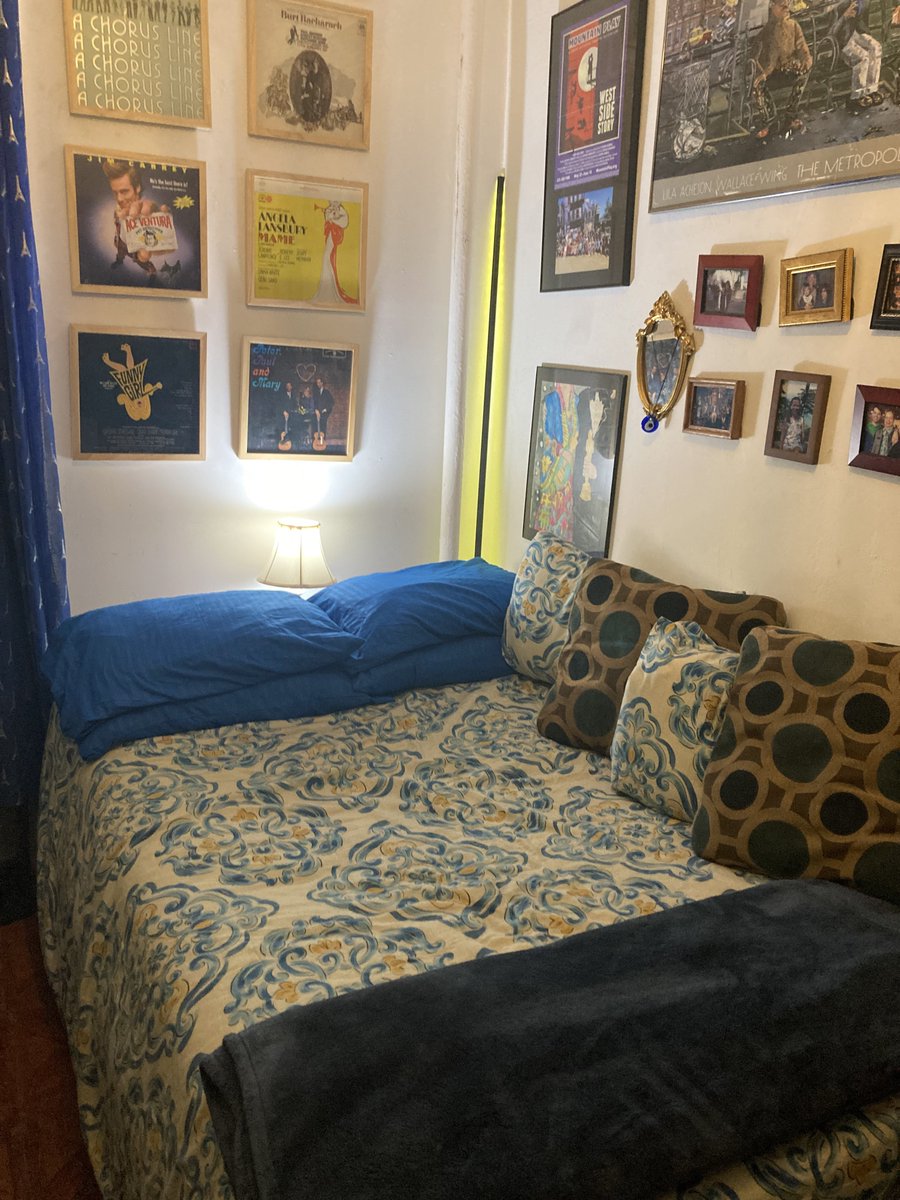 Nothing I like quite as much as a freshly made bed 🛏️💙✨ 
-
-
-
-
-
-
#interiordesign #interiordesigner #style #stylist #artsystyle #artiststyle #bohochic #bohochicstyle #newyorkcity #newyorkerstyle