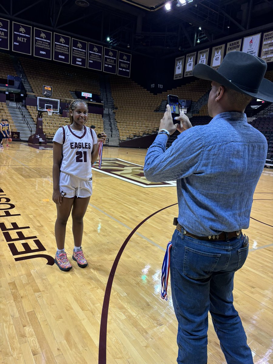 Abinet hicks tweet media