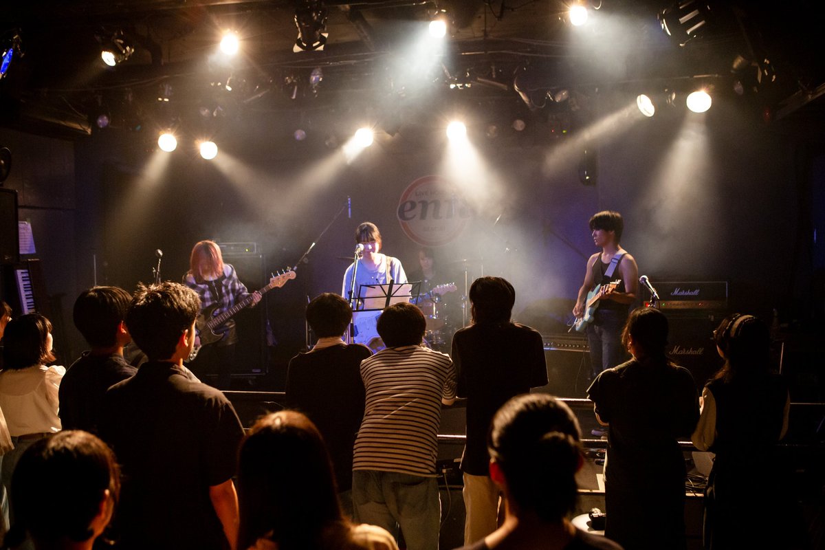 manamidari's tweet photo. 【結構大事なお知らせ】
まなみだり∵は3���中のライブをもって、受験のため無期限で活動休止の形を取らせていただきます...😿
活動を始めてから半年と少しの間でしたが、その期間の中でも色々な場所での経験、色々な方々との出会いがありました。
後ろ向きな報告にはなってしまいますが、
↓つづく https://t.co/YOgCLzFMO4