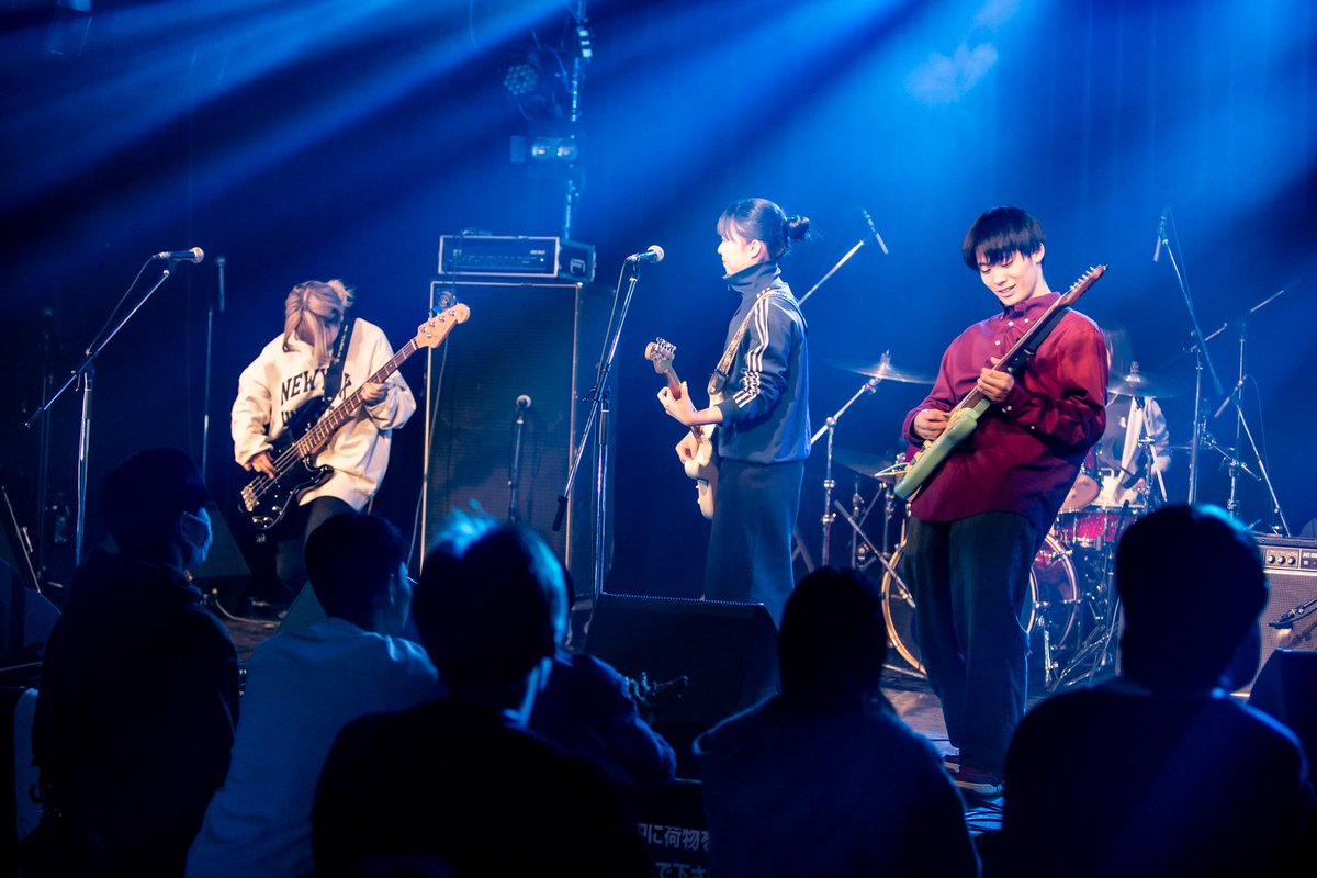 manamidari's tweet photo. 【結構大事なお知らせ】
まなみだり∵は3���中のライブをもって、受験のため無期限で活動休止の形を取らせていただきます...😿
活動を始めてから半年と少しの間でしたが、その期間の中でも色々な場所での経験、色々な方々との出会いがありました。
後ろ向きな報告にはなってしまいますが、
↓つづく https://t.co/YOgCLzFMO4