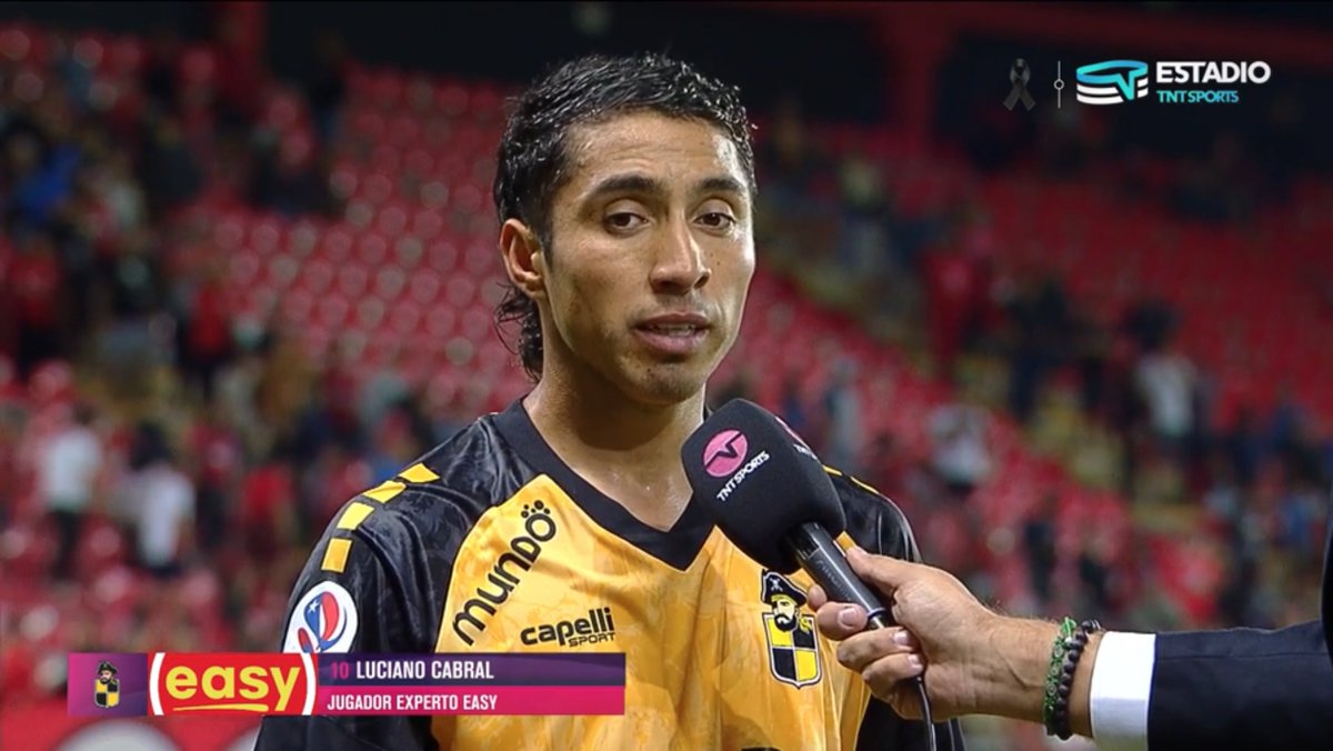 Luciano Cabral 🇨🇱🇦🇷 (1995) fue lo mejor del Coquimbo-Ñublense en la vuelta del fútbol chileno. Tiró tacos, una rabona, y creó ocasiones de gol. Verlo jugar es una delicia. #NUBvsCOQxTNTSports