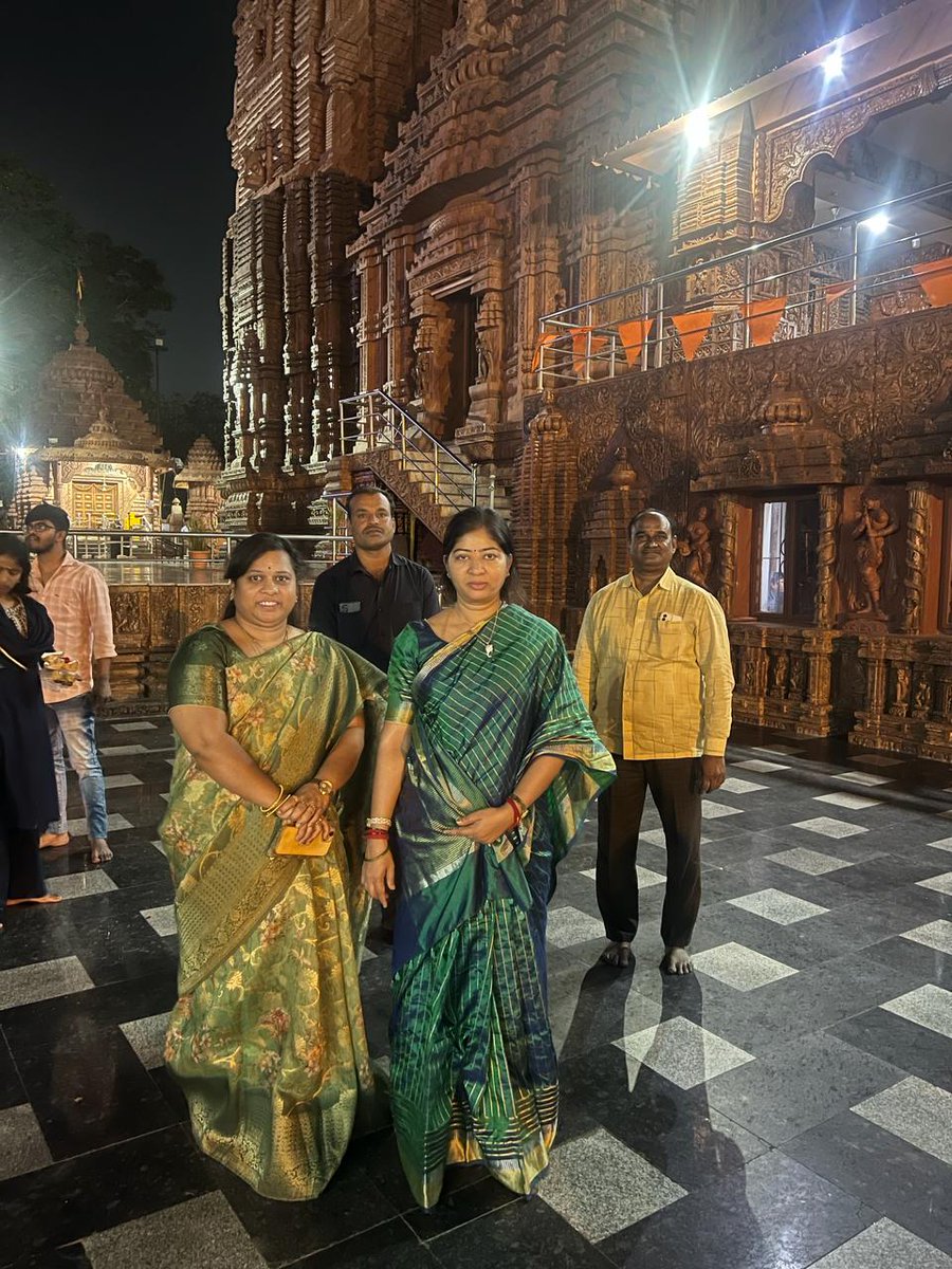 patnamsuneetha's tweet photo. Yesterday, I had the opportunity to visit Yousufain Dargah in Nampally and Puri Jagannath Temple in Banjara Hills, seeking blessings.

#Blessed #Hyderabad #Temple #Dargah https://t.co/TwD9opaWpv