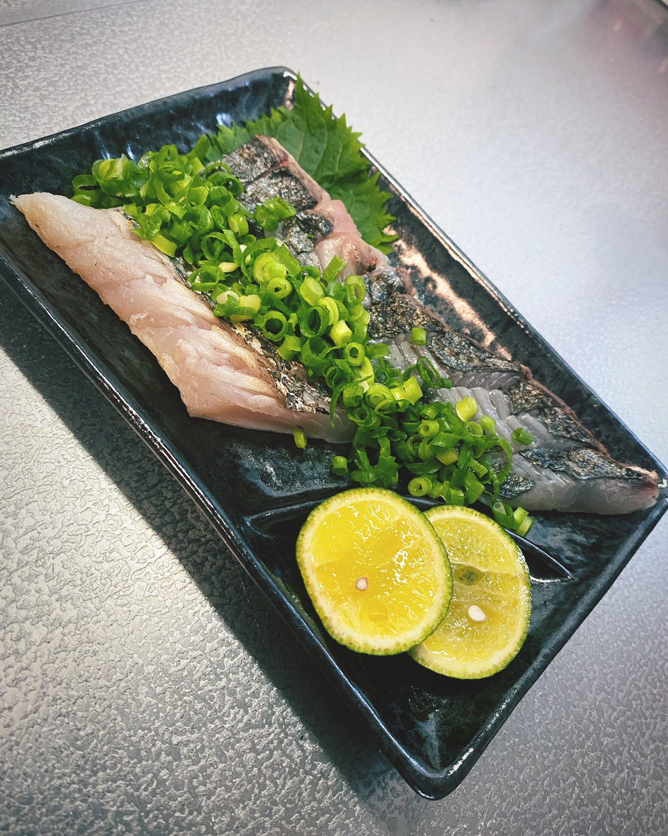 作るだけ作って昨日食べず。

本日、快く親戚、友人に捧げ全て無くなる。

私の口には切れ端つまみ食いだけだった。

話は変わって当分海に行ってない。