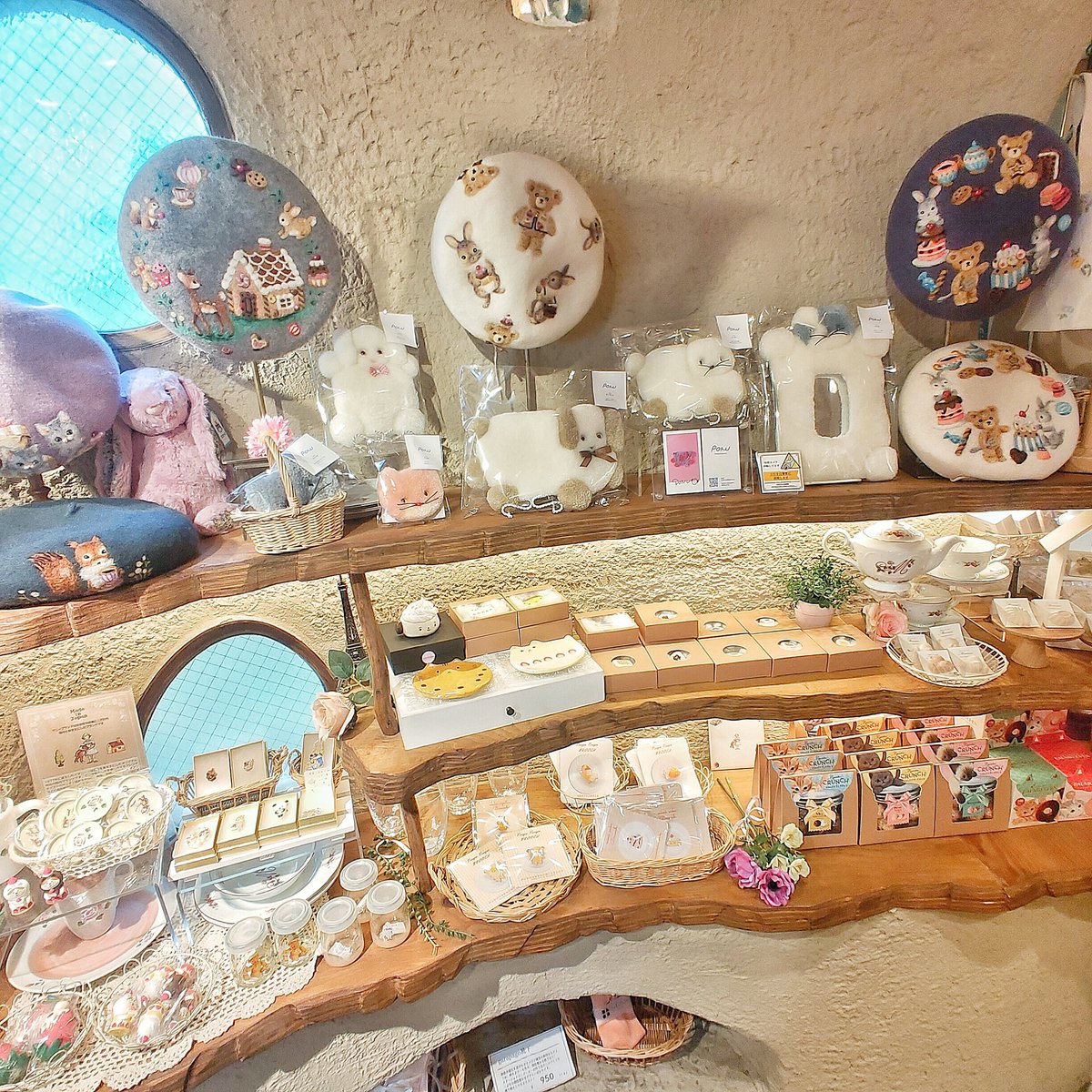 arrivee_et_d_j's tweet photo. アーティスト合同企画 
『お菓子な動物』展🍪🐾
2/17(土)～3/10(日)

本日からスタート✨
ただ今ご予約のお客様優先にご案内しております💁

一般販売は13:10〜
通販・お取り置きは16:00〜
ご予約ナシのお買い物は上記のお時間からお楽しみください🛒💕 https://t.co/UNaZw4SajN