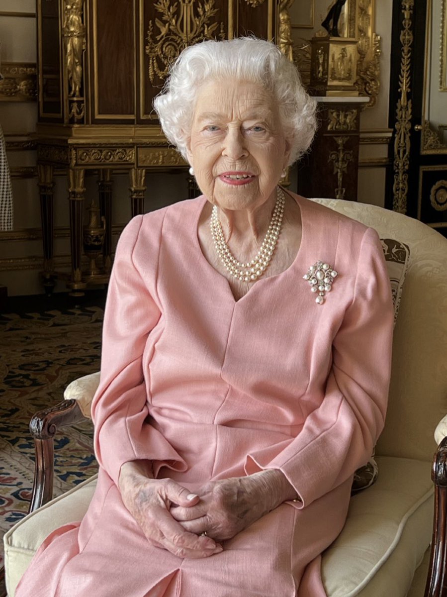 This portrait is the final portrait Queen Elizabeth II sat for and is also the only portrait sitting she gave during 2022, her Platinum Jubilee year.
 
- Basia Hamilton, 2022 

#QueenElizabethII #TheQueen #WindsorCastle