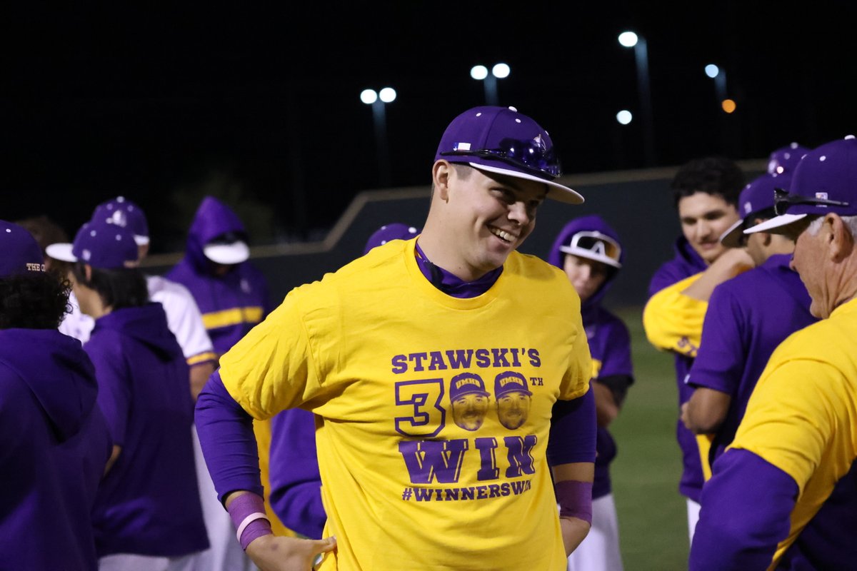 What's better than a win? 300 of them.

Congrats to Coach Stawski on his 300th career win!

#gocru