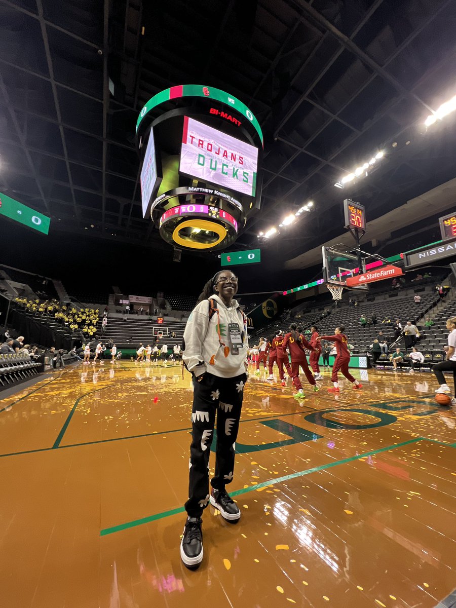 Friday night lights. <a href="/USCWBB/">USC Women's Basketball</a>  vs <a href="/OregonWBB/">Oregon Women’s Basketball</a> #weready