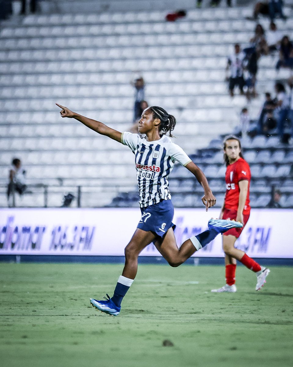 marcelshoot's tweet photo. Victoria de @AlianzaLimaFF 4-2 a Universidad Católica de Chile en la noche Blanquiazul.

📸 @marcelshoot 

#alianza #AlianzaLima #alianzalimafemenino #Matute #marcelshoot https://t.co/FZXSPadETx