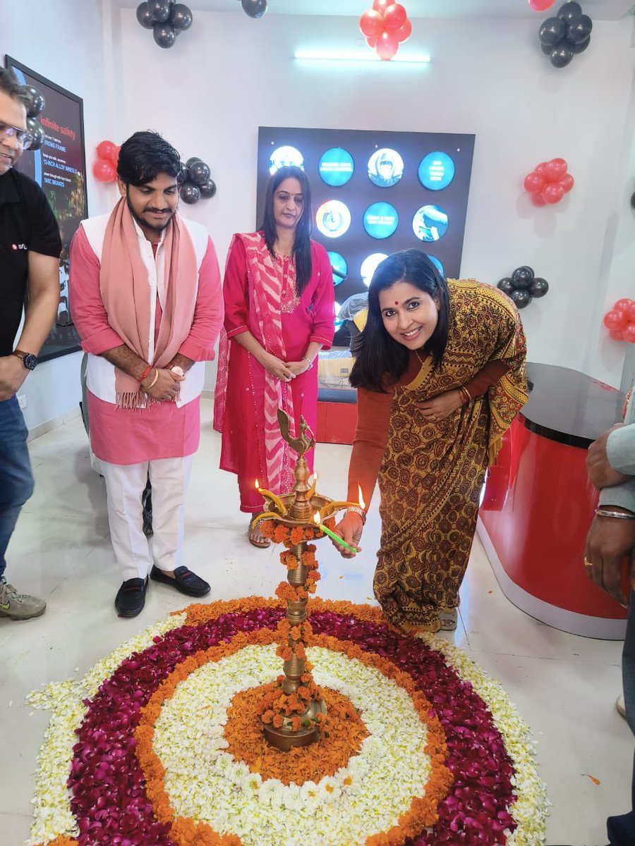 smita_bohra's tweet photo. We are humbled @drsomyagurjar Ma’am by your gesture of visiting us and inaugurating our first initiative in Rajasthan &amp; blessing us 🙏🏻🙏🏻 ❤️

#LeaderOfPeople https://t.co/8ITUwjqCPB
