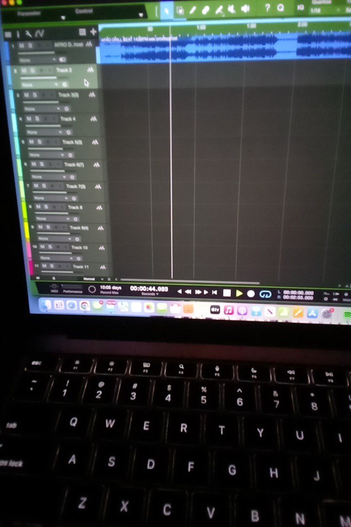 WEPETOkenHTs's tweet photo. Party joint in the works.. stay tuned, I hope y'all can dance #afrobeats #newproducer #partyjam #summer2024 https://t.co/C9QERgw9zq