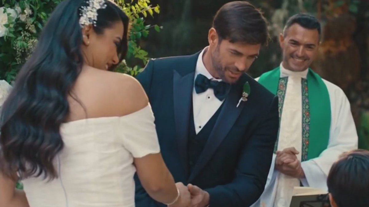 viéndole llegar al altar y de la mano de Andrés #VuelveAMi #Nuriago