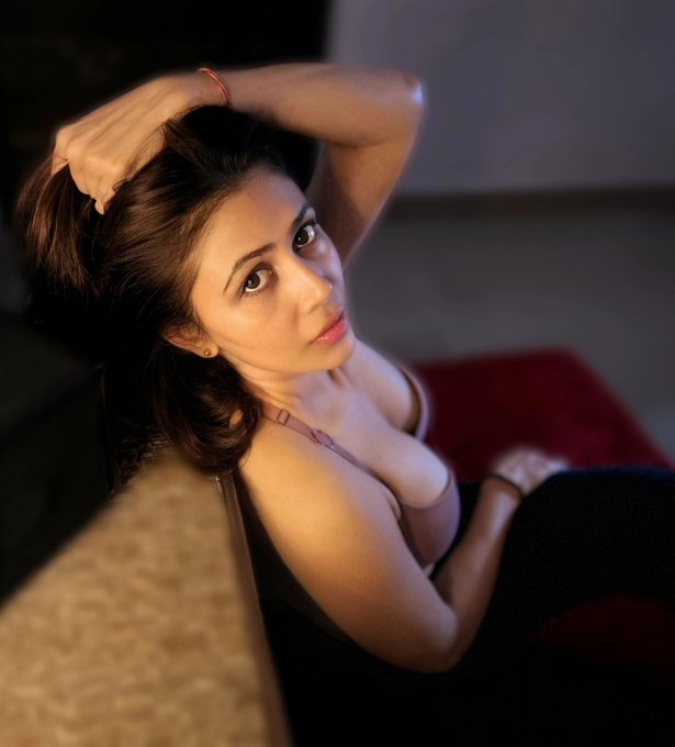 GGgi3i2WwAA1jD1?format=jpg&name=small