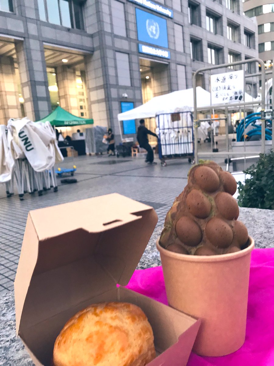 少し前にJジャイで抹茶エッグワッフルと、近所の方へのお土産パイナップルパン（バター無し）ハンバーガーみたいなBOXに。オシャレです💛渡すのに様になる💛続

#Jジャイ　#香港味道 
#FightForFreedomStandWithHK 🍎

国連前 TOKIO             ©︎YONJI