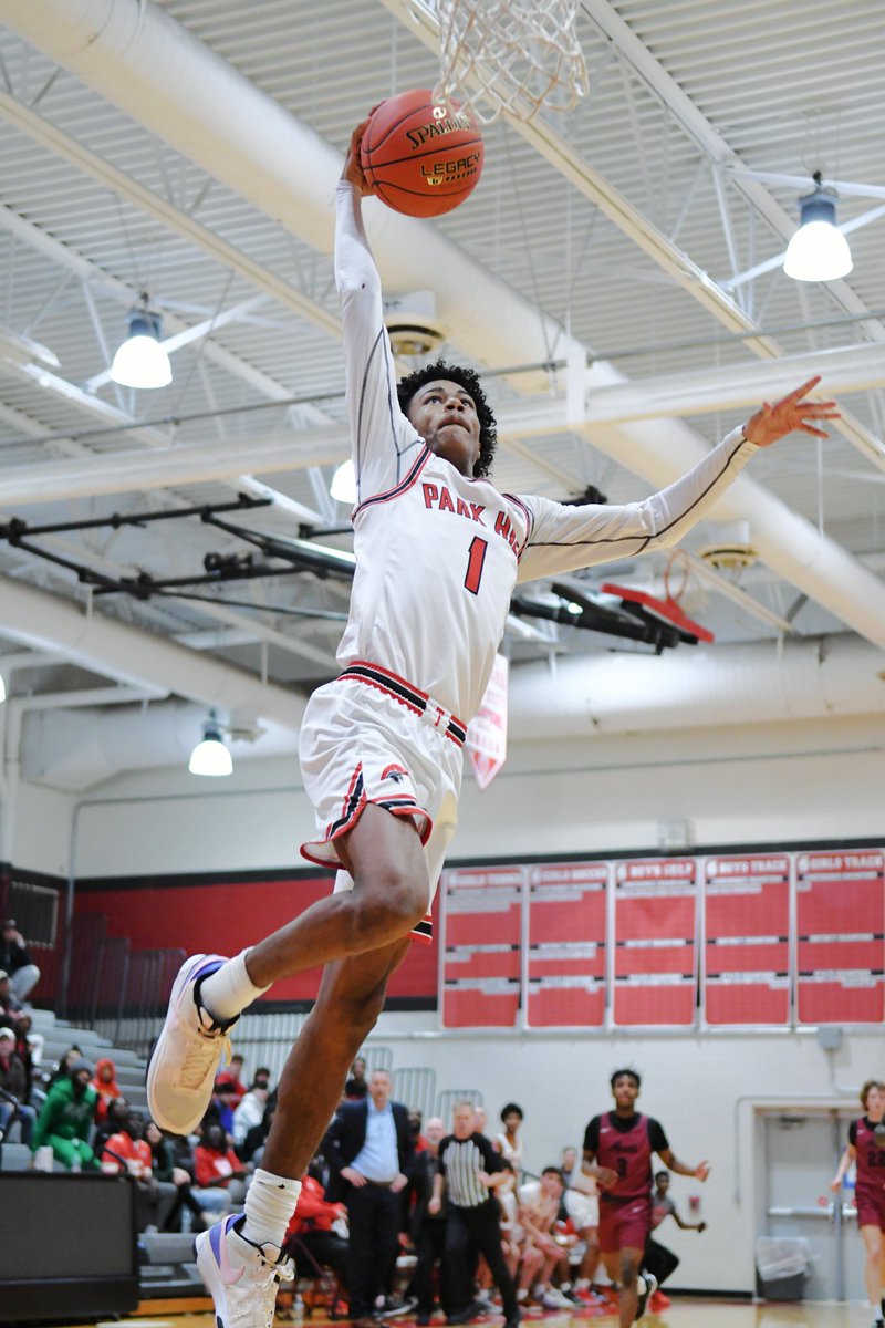 TheNotoriousLEN's tweet photo. Seesaw battle on Park Hill Senior night as the Trojans come back to defeat Lee's Summit North 62-60. Akoi Akoi ties it with :47 remaining and Cam Jones sinks 2 free throws with :01 to seal it. Jones led Park Hill with 16, Akoi added 13 @PHBallCoach https://t.co/NRbzYVdLaN
