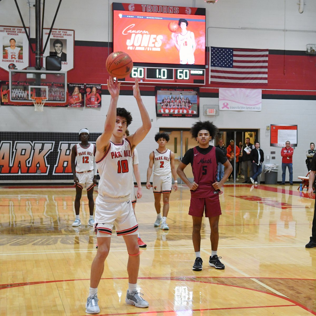 TheNotoriousLEN's tweet photo. Seesaw battle on Park Hill Senior night as the Trojans come back to defeat Lee's Summit North 62-60. Akoi Akoi ties it with :47 remaining and Cam Jones sinks 2 free throws with :01 to seal it. Jones led Park Hill with 16, Akoi added 13 @PHBallCoach https://t.co/NRbzYVdLaN
