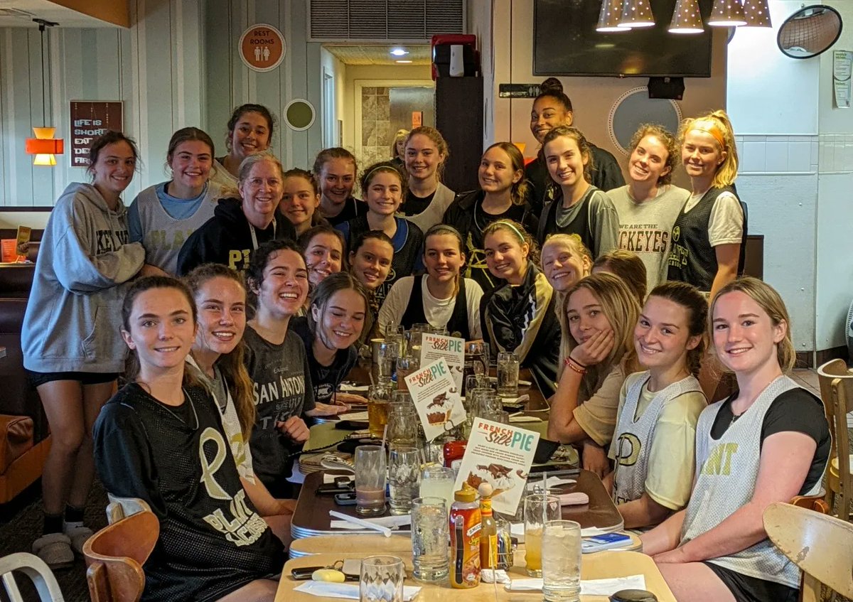 LadyPantherLax's tweet image. Great first week of games (2-0)! PLax parents "bonded" pre-game &amp;amp; we kept our Fair Day tradition w/an early practice and breakfast at South Tampa Village Inn. Great food &amp;amp; great service! #PLAX2024 #GetOnTheBus @HBPlantAthletic @PlantHighschool @tampalaxreport @southtampavi