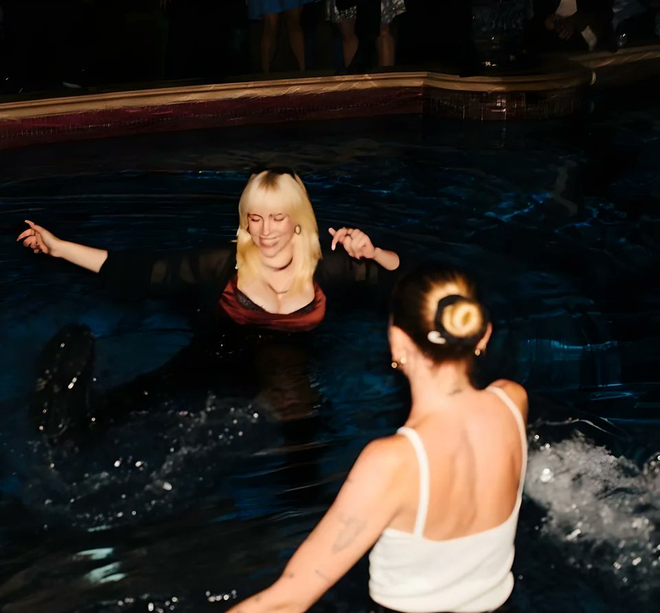 DrewsDungeon's tweet photo. Billie Eilish wet in the pool #BillieEilish #billiebustup #billieeilishleak #billieeilishboobs https://t.co/aui92FhBOh