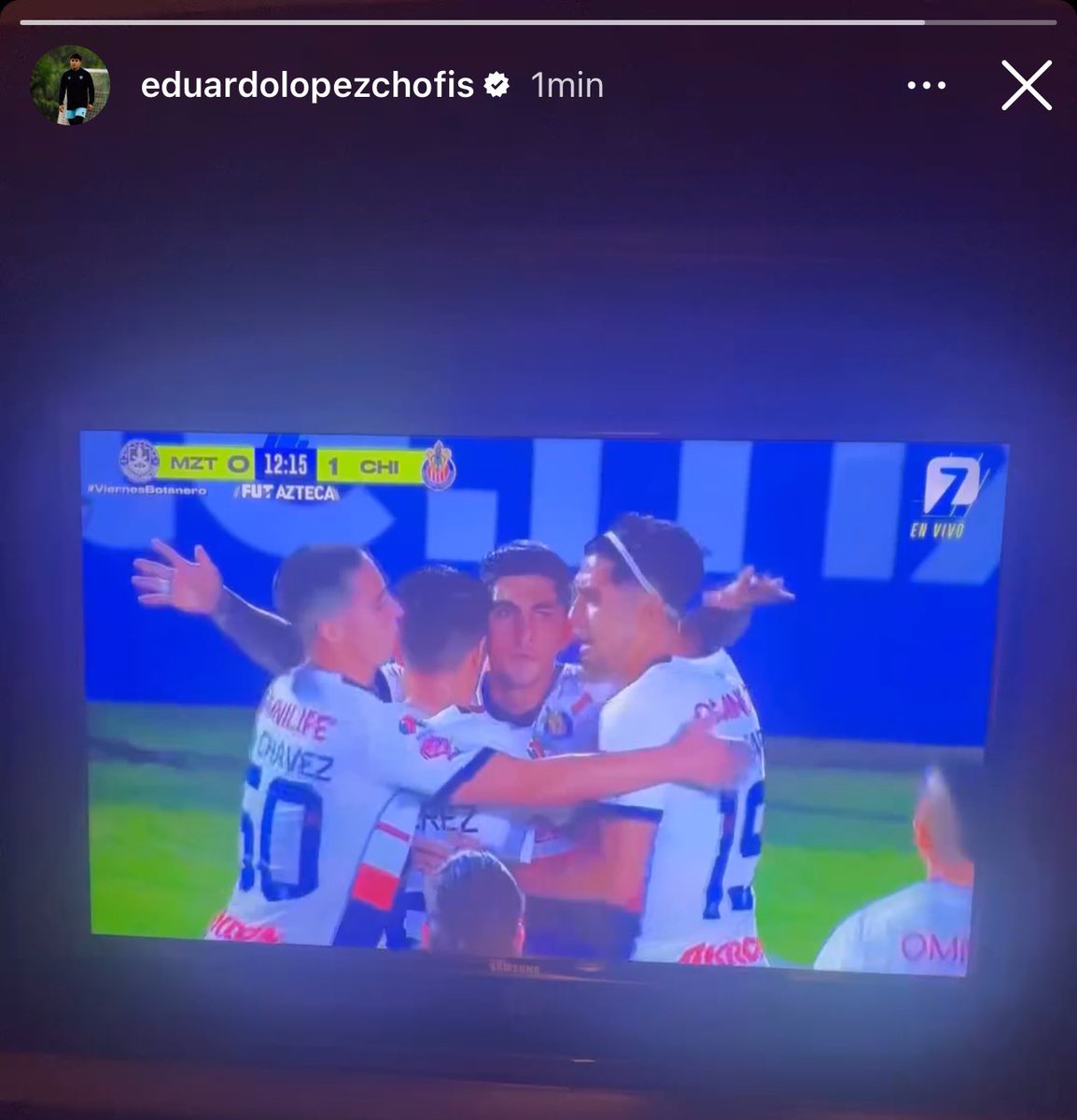 dante_austria's tweet photo. @eduardochof19 la Chofis López viendo el #ViernesBotanero desde la concentración del Pachuca 💙🤍  @AztecaDeportes https://t.co/Gx5Imcs13U