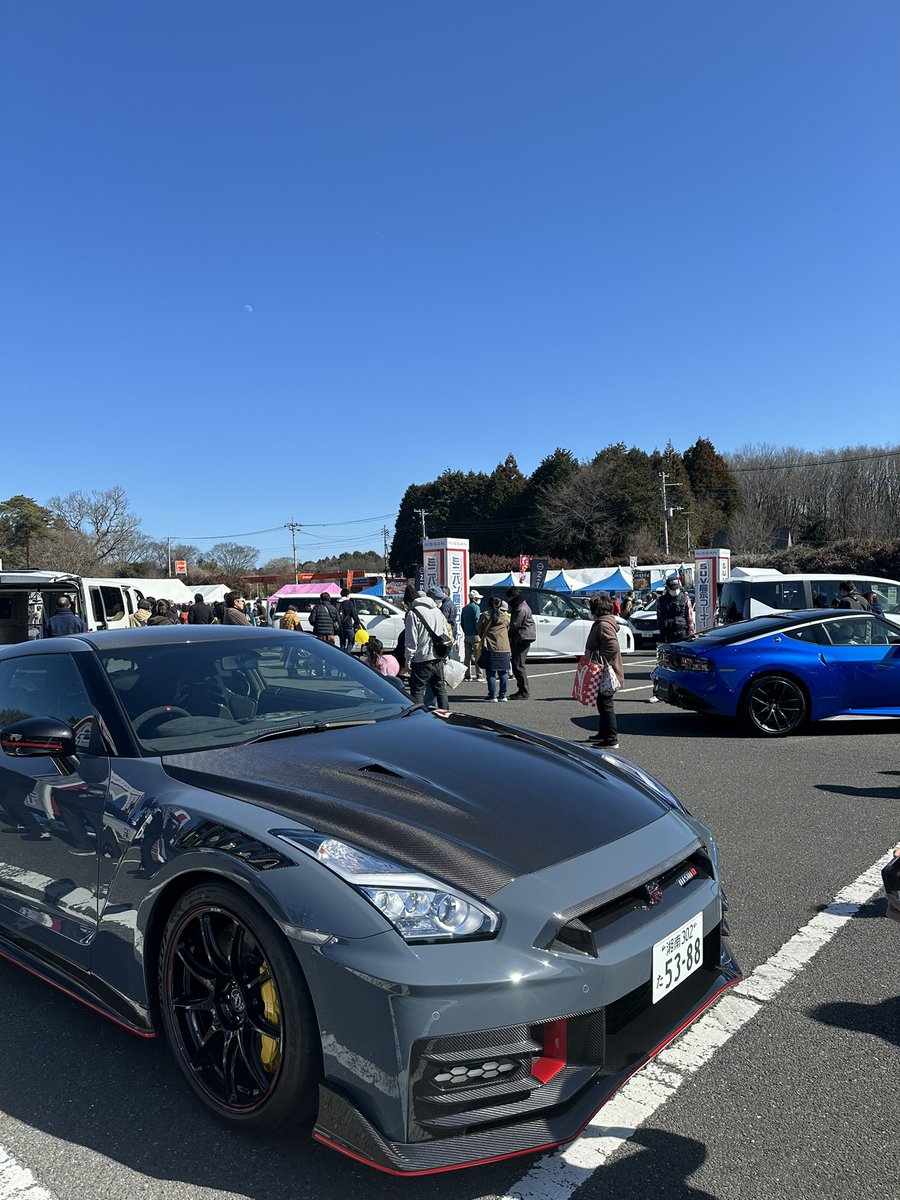 HELM_MS_62's tweet photo. 茨城日産グループ オール日産大展示会 に #SUPERGT #GTR と #FIAF4 を展示中です🏎️

子供用レーシングスーツを着て撮影もできます👦

そして、日産全車種が展示されています🚗

今日明日と、笠松運動公園にて行われてますので、ぜひお越しください👋
#HELM62 https://t.co/NO6cQ8E71V