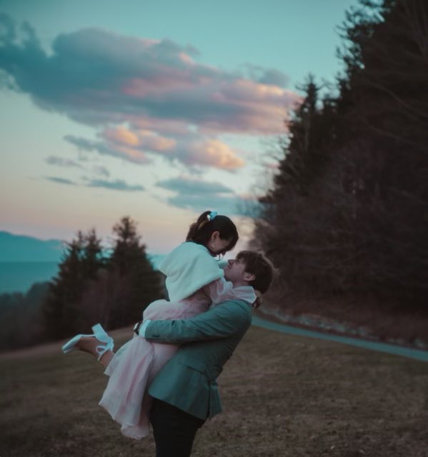 lmtdd's tweet photo. fiancée https://t.co/RxeLcF6khk