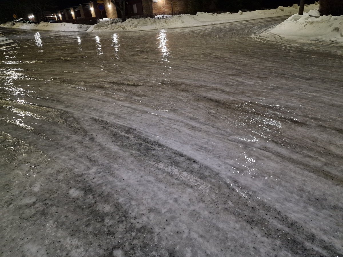 SpeedyBUG2's tweet photo. Finnish weather just weeding out the weak.😄 Good balance training. Nice 25 minute walk to work on this ice.
#ice
#finnishproblems
#balance https://t.co/8kAD1UQLqJ
