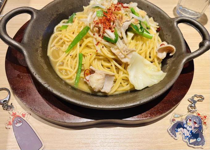 先生、もつ鍋パスタです(  •︠ˍ•︡.) 