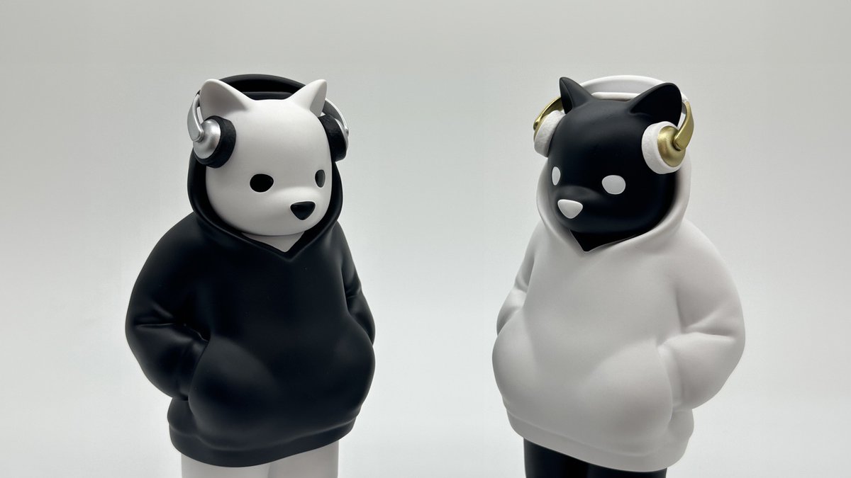 Luke Chueh is set for the official launch of Low Fidelity, his first self-produced vinyl art toy. Inspired by LoFi beats and his original painting, the toy features his signature bear chilling in a hoodie while listening over large headphones. Sat/Mon. vinylpulse.com/2024/02/low-fi…