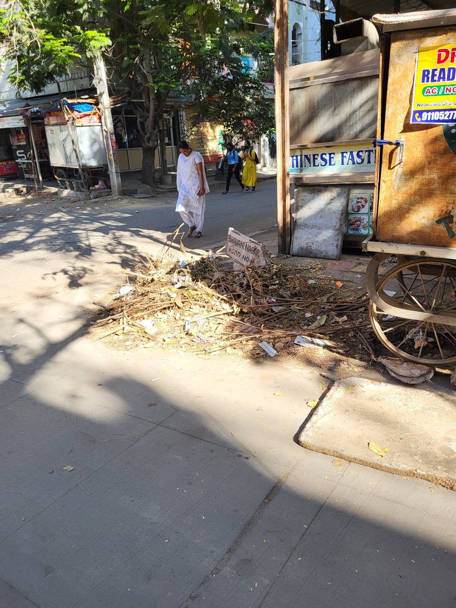 HarishCherry309's tweet photo. Its been 3 weeks no one is caring the waste on the road i complied to the concern people in the Ghmc also no one  is responding please help us to resolve this as soon as possible @GHMCOnline @CommissionrGHMC
@TelanganaCMO @KTRBRS
@CEC_EVDM
Bhavani nagar ,Dilsukhnagar area Rd _ 03 https://t.co/k3jQCTO2zR