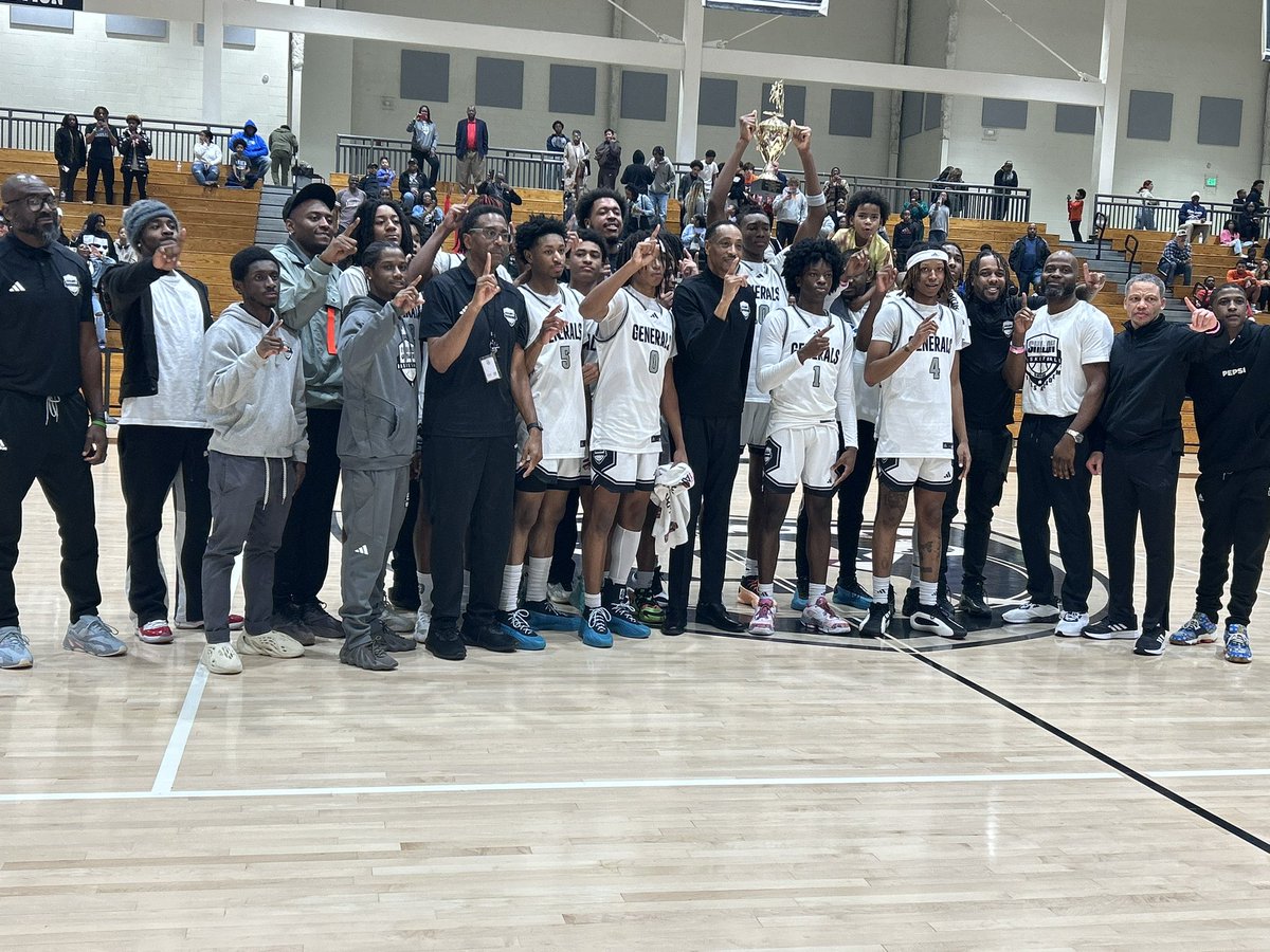 ShilohGenerals's tweet photo. Day 117B (Student Holiday Edition) - Generals!!!!! Meet your Region 6A champs! #Salutes all around to the players, coaches, families, and fans in the stand! #MoreThan180DaysOfPRIDE #StateBound https://t.co/MbBqCadkAe