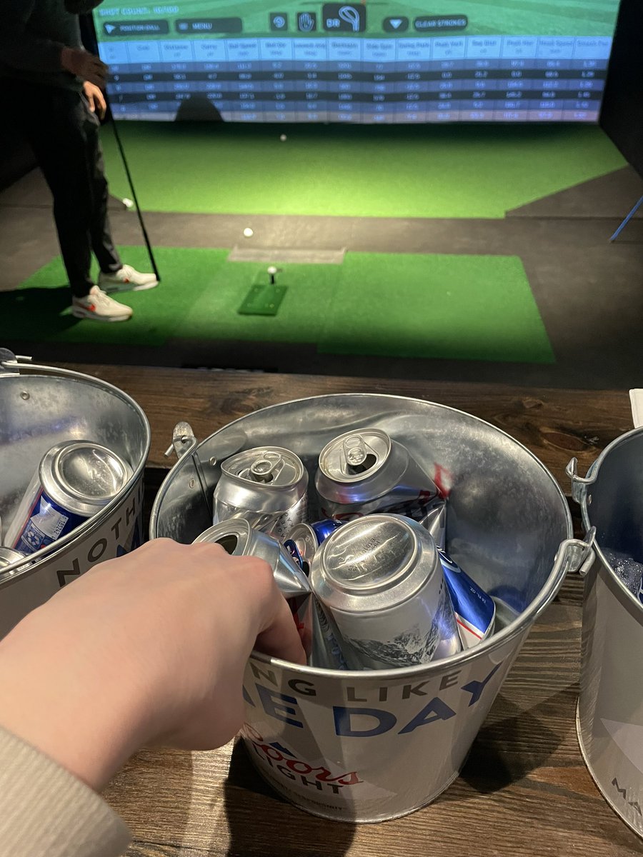 stealyyyy's tweet photo. @hourly_shitpost Filled the piss drawer twice tonight, haven’t left the bar. https://t.co/9jyp3AMv58