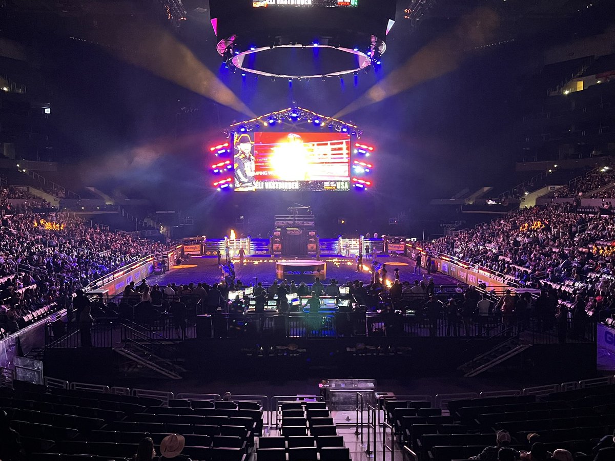 PROJECT13MAG's tweet photo. It’s Bull Time!👊🏾🤙🏽🍺 @PBR  #deportes #noticias https://t.co/TL0a1xXYfm