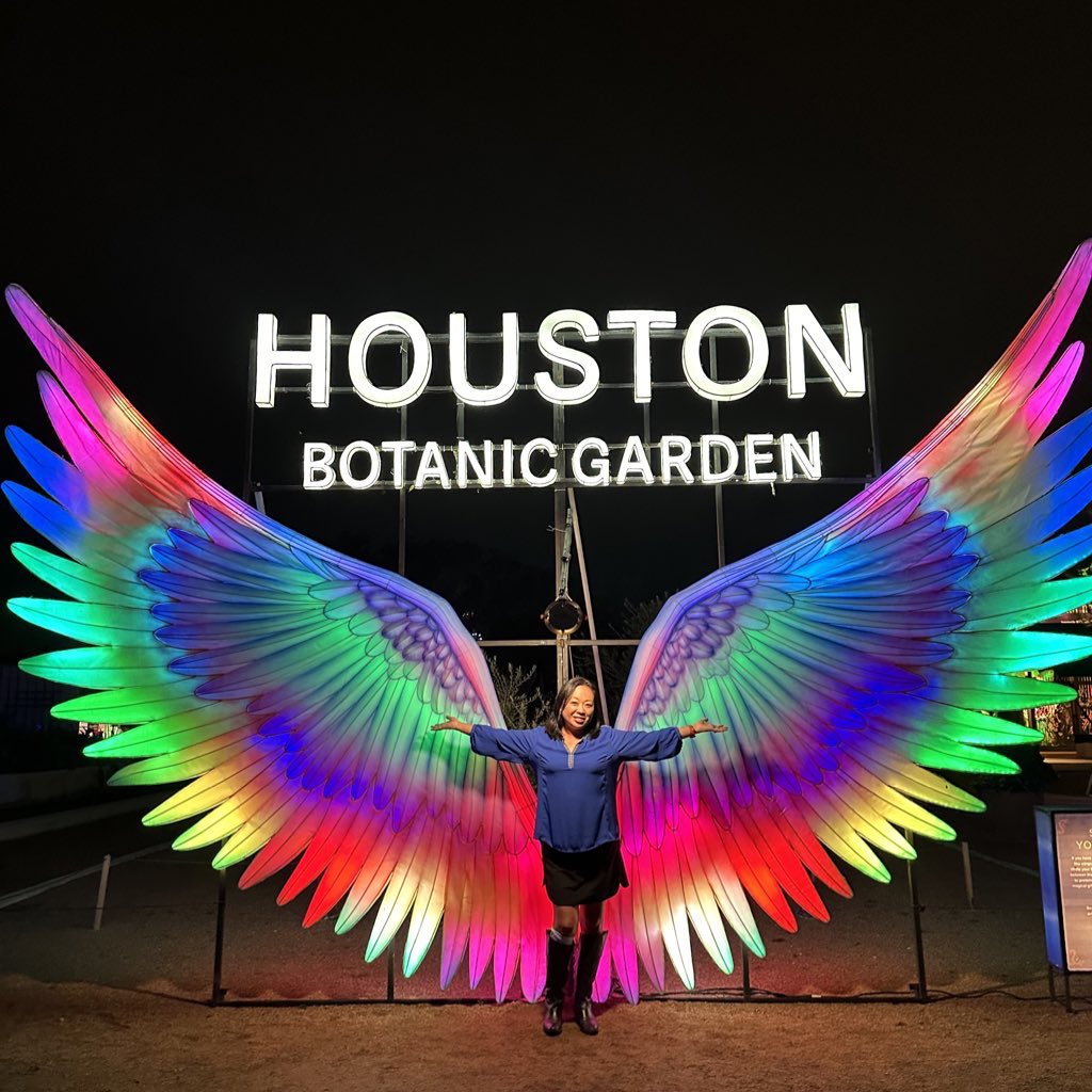 miyashay's tweet photo. Spectacular #RadiantNature lantern &amp; light display at @houstonbotanic gardens! Took the family tonight. The knee scooter had to come back out for the trek, but so worth it. Closes next week! #LunarNewYear https://t.co/4vgKHY60pg