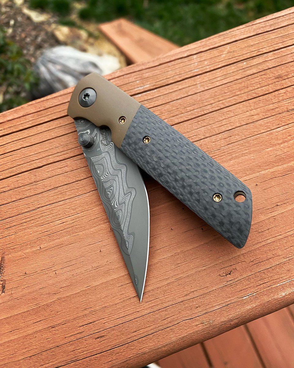 KevinCo55931013's tweet photo. Friday knife:)
#mrtimcurry #copper
#carbonfiber
#variant #bolsterlove
#curryknifeownersclub https://t.co/N1ZZ0OTyv9