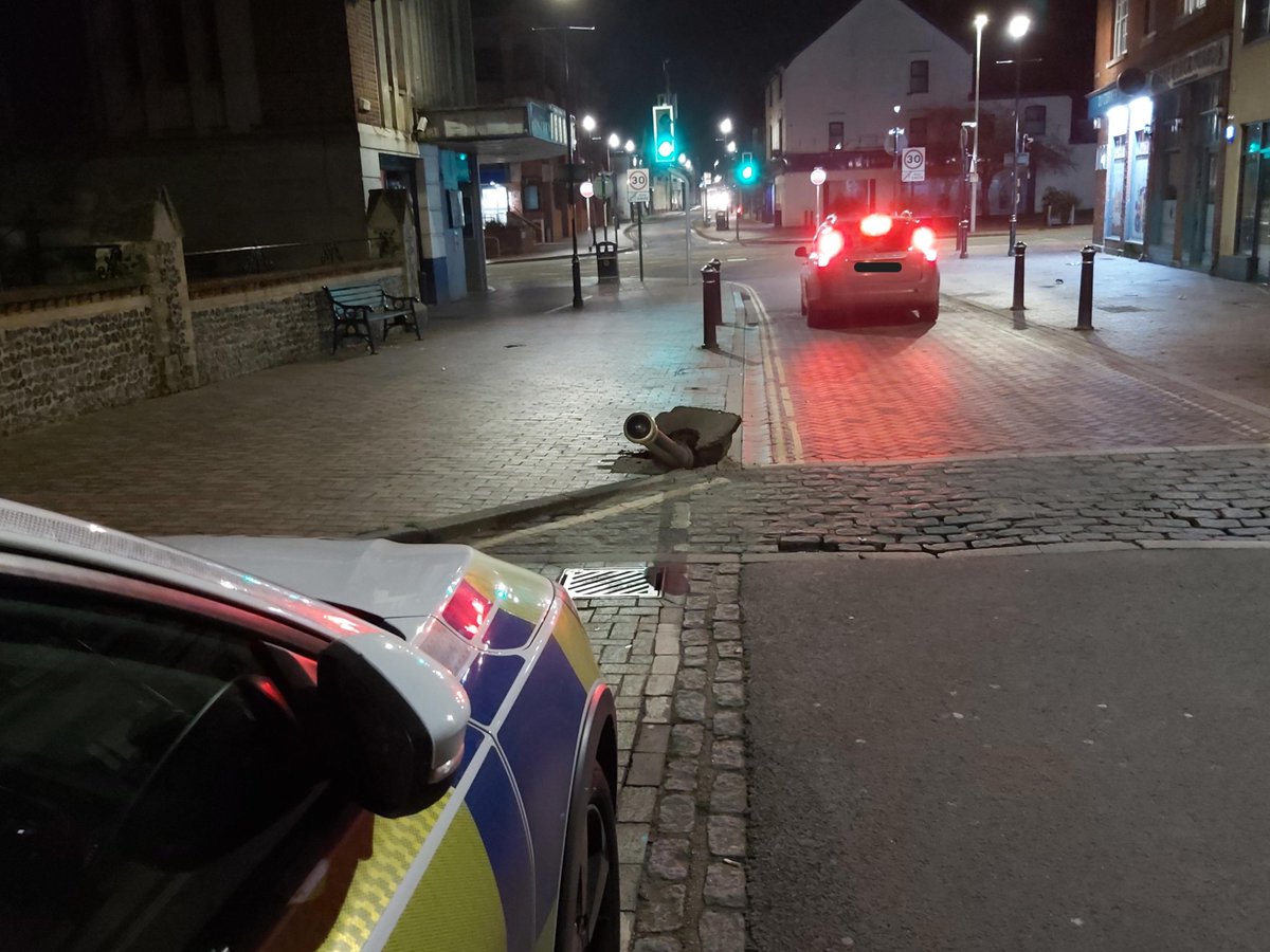 #LPT3 with you on nights, having arrested one male in #Sittingbourne for Drink Driving after he slowly tried to get away. #NeverMindTheBollards #Fatal5 17-0212 WH