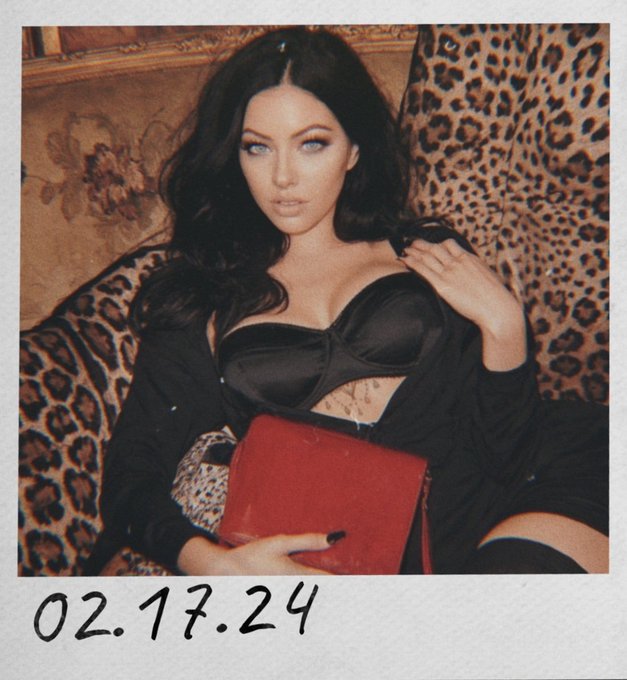 It's my birthday ✨️  Treat me x  https://t.co/0D1S67TaI6 https://t.co/Bm9xBbg44c